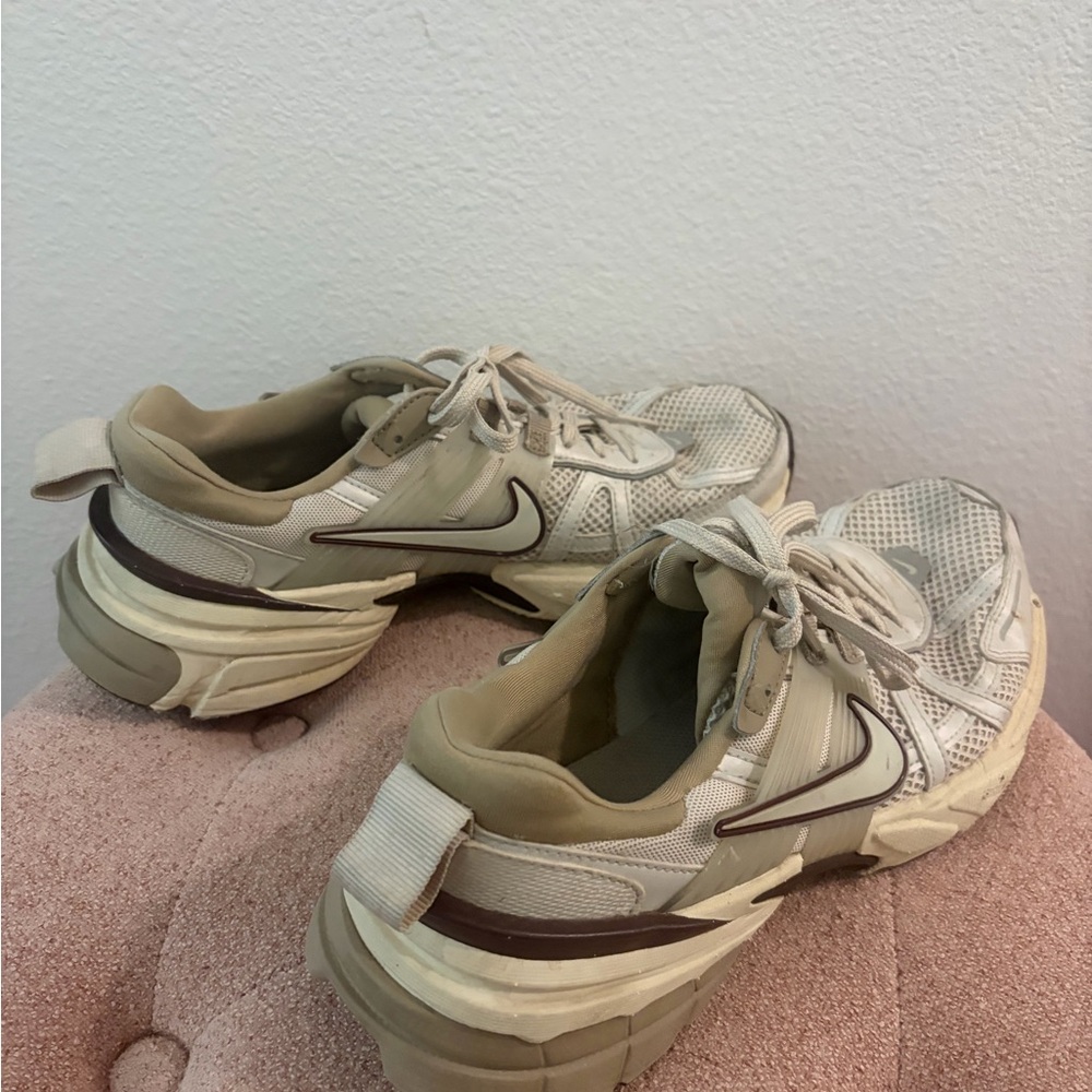 Nike Women's Beige Sneakers